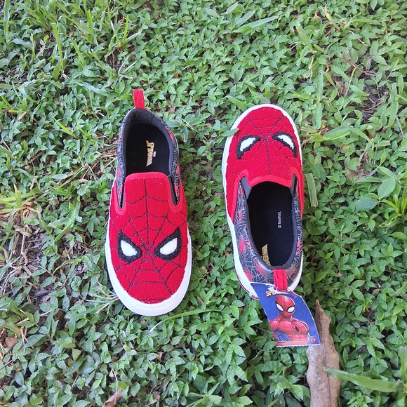 Marvel Spider-Man Kids Slip-On Sneakers - Red and Black - Picture 5 of 9